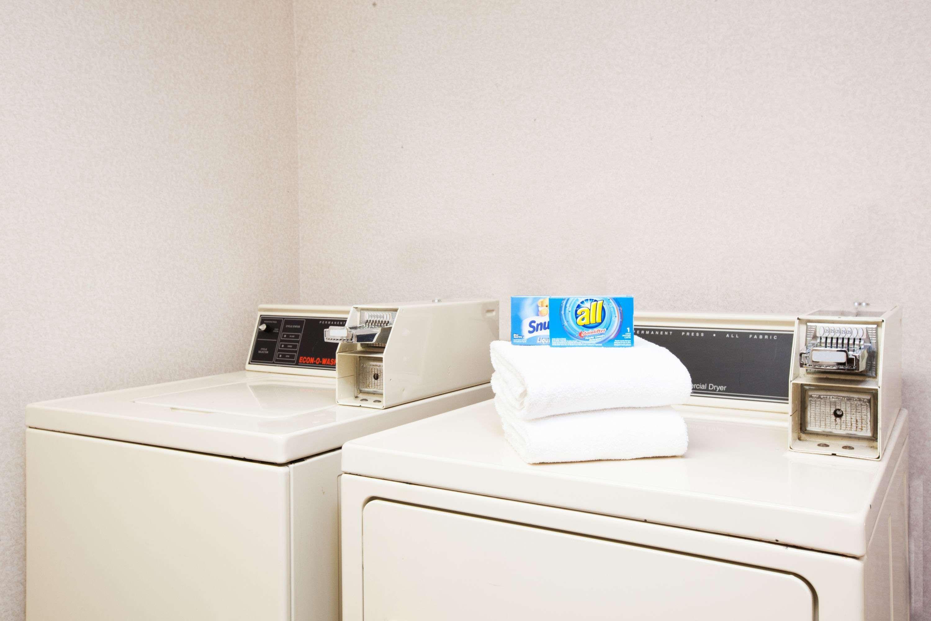 Days Inn By Wyndham Brewerton/ Syracuse Near Oneida Lake Extérieur photo
